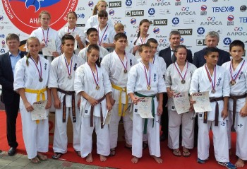 Чемпиона Европы по тайскому боксу в юношеских играх 